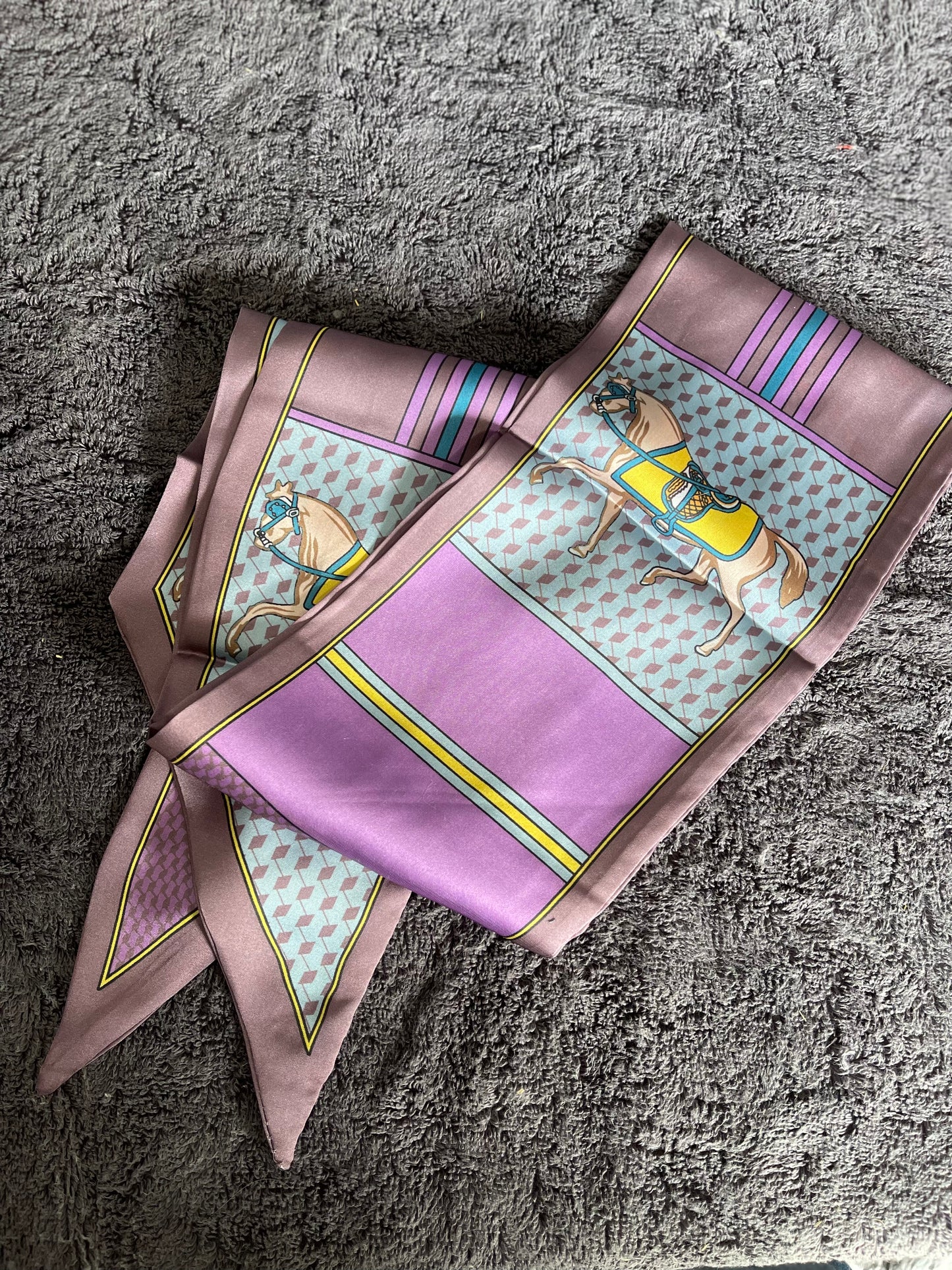 Fashionable Horse Print Scarf
